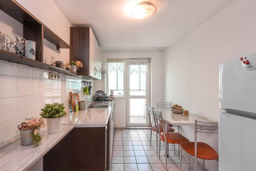 Spacious And Cozy 3 Bedroom Apartment In Downtown Sofia Bagian luar foto
